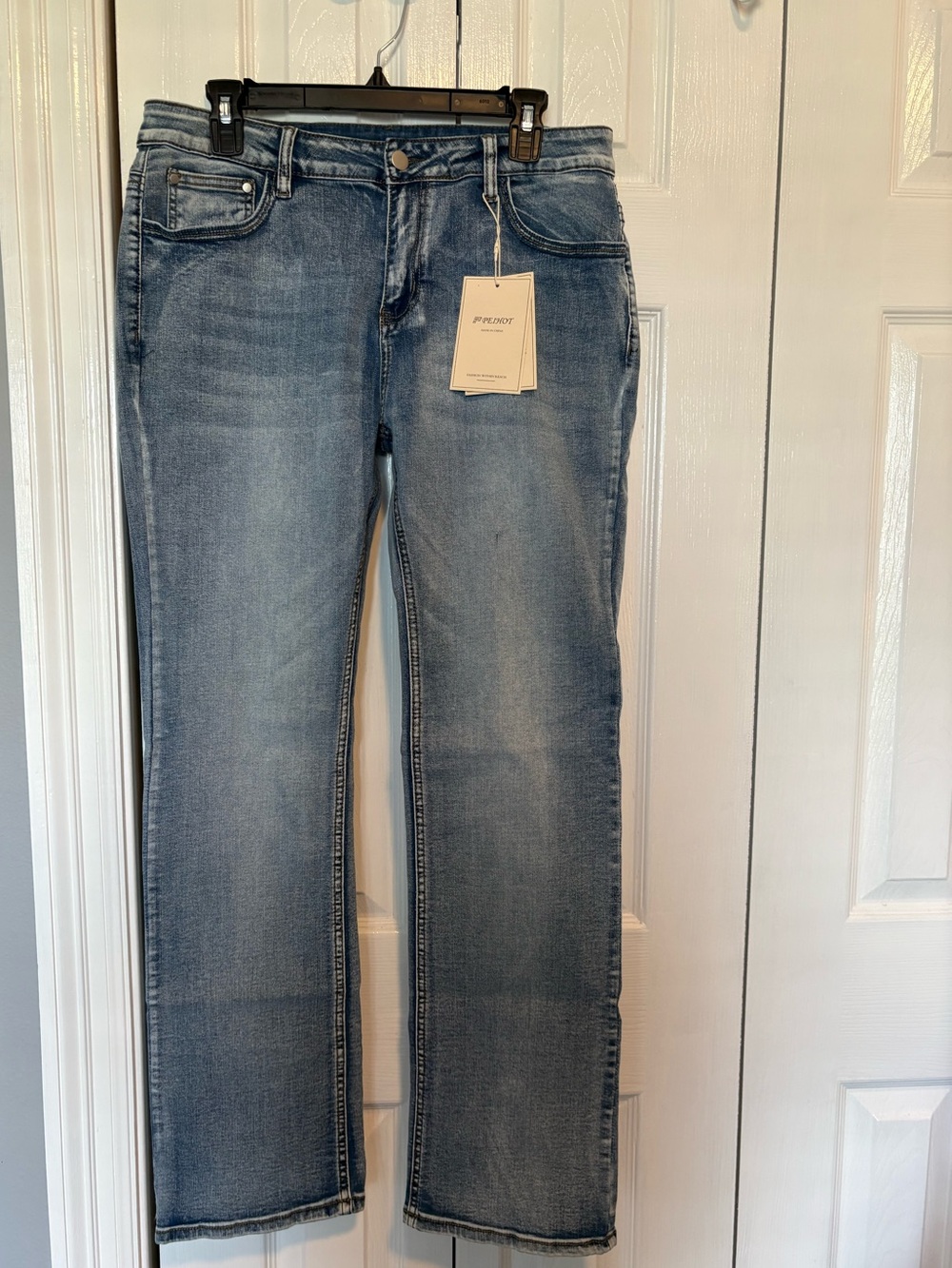 Women's Straight-Leg Jeans in Medium Blue Wash